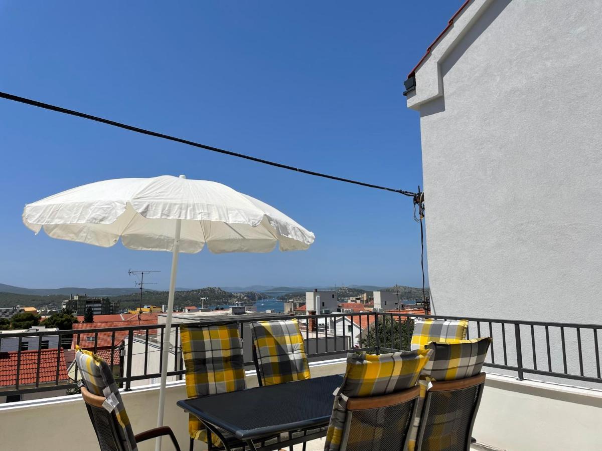 Apartment Simaris - Spacious With Terrace And Sea View Šibenik Esterno foto