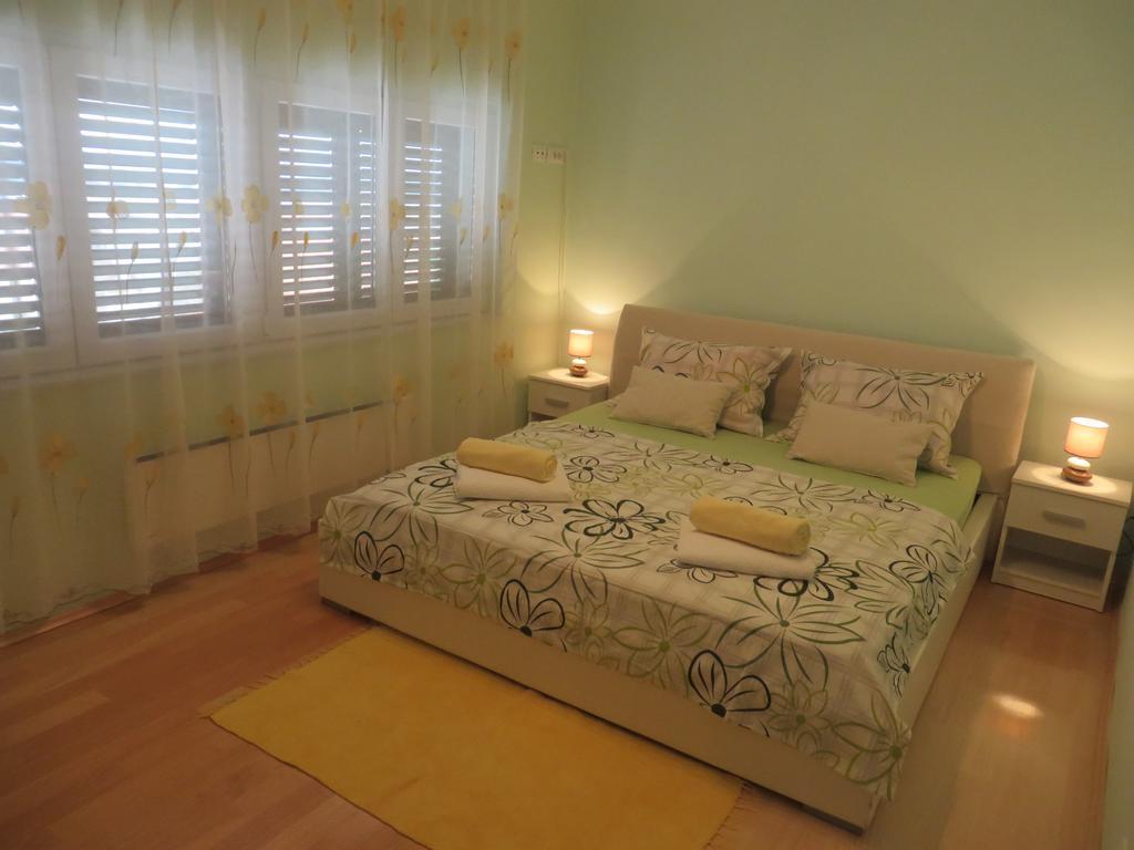 Apartment Simaris - Spacious With Terrace And Sea View Šibenik Esterno foto
