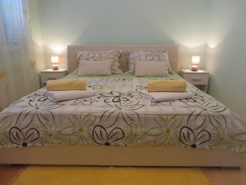 Apartment Simaris - Spacious With Terrace And Sea View Šibenik Esterno foto