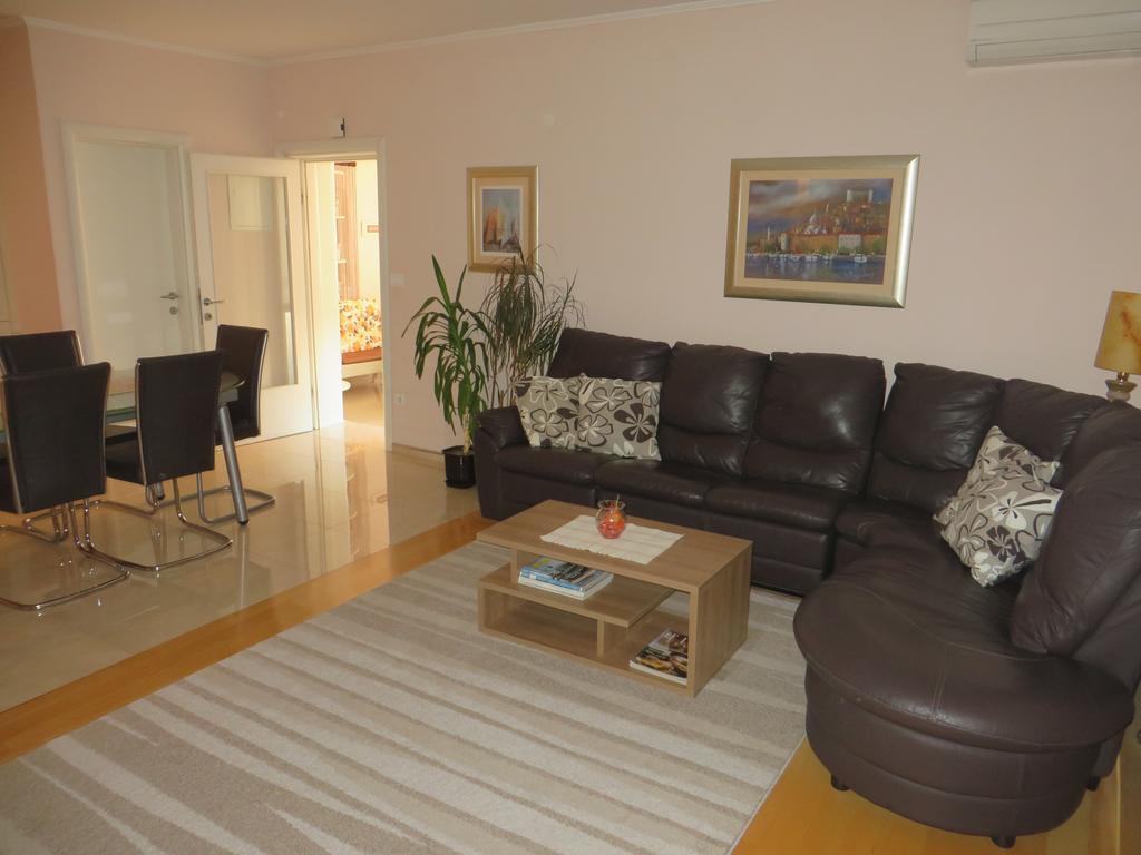 Apartment Simaris - Spacious With Terrace And Sea View Šibenik Esterno foto