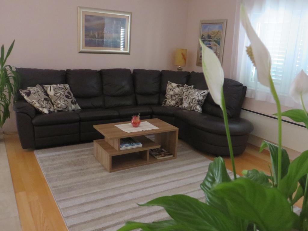 Apartment Simaris - Spacious With Terrace And Sea View Šibenik Esterno foto