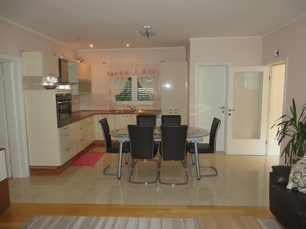 Apartment Simaris - Spacious With Terrace And Sea View Šibenik Esterno foto