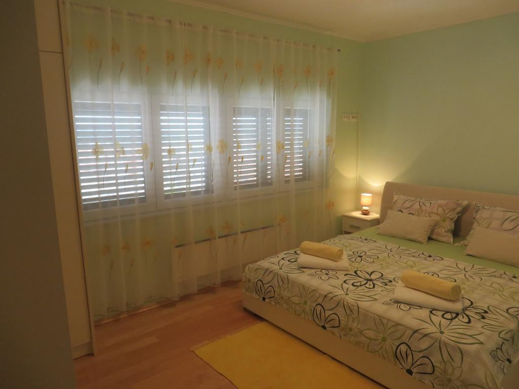 Apartment Simaris - Spacious With Terrace And Sea View Šibenik Esterno foto