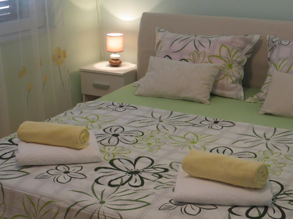 Apartment Simaris - Spacious With Terrace And Sea View Šibenik Esterno foto